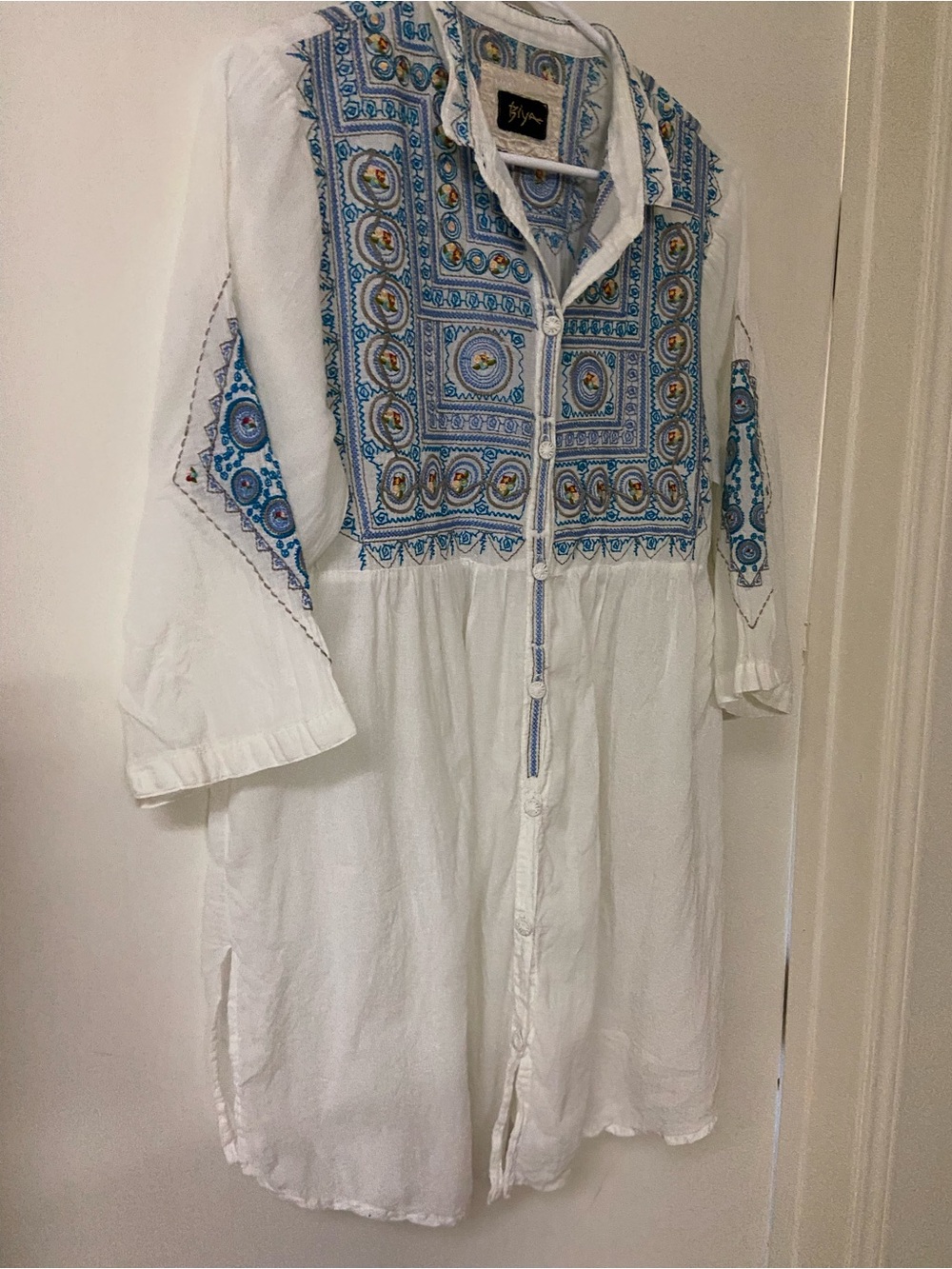 Biya Johnny Was Embroidered Tunic Top Medium White Blue Button Up Aztec Floral - Picture 3 of 11